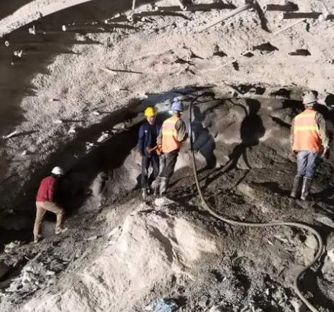 花溪拱顶带模注浆料的施工流程及注意事项